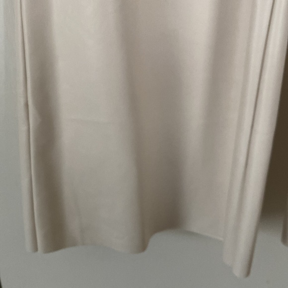 Banana Republic Winter white faux leather pants, size 29/8 - Picture 4 of 7